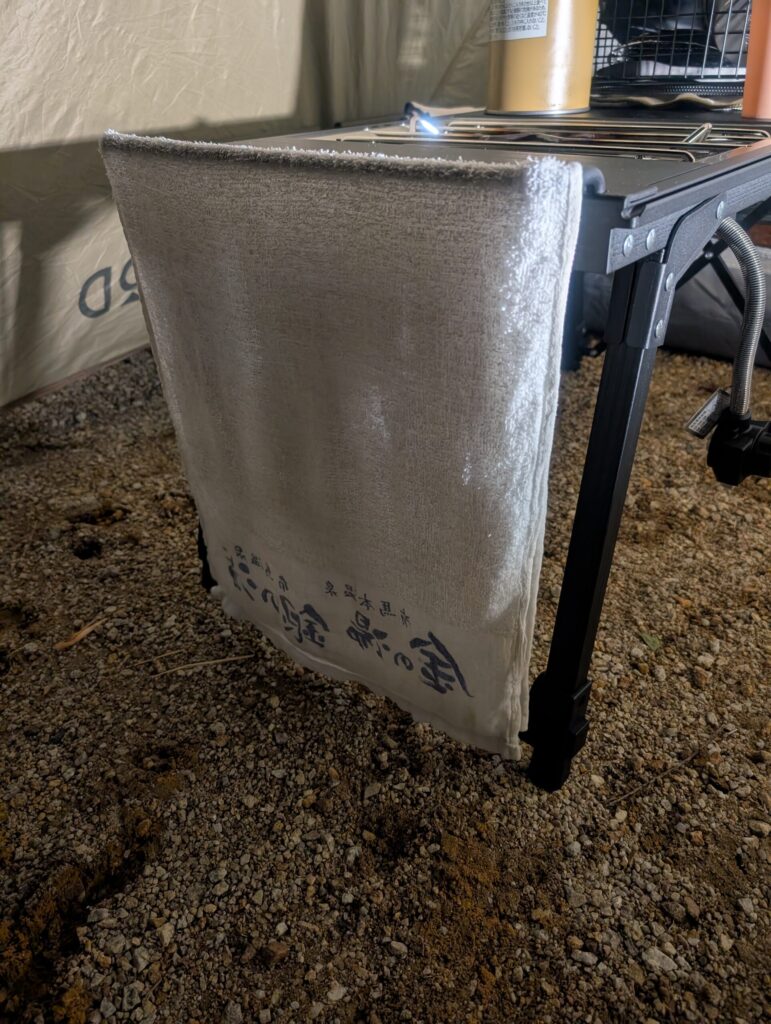 吊り下げ棒にタオルをかけられる